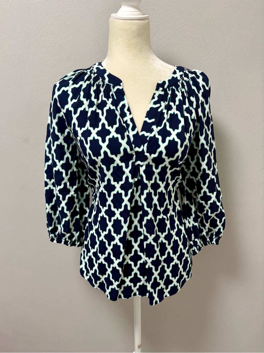 crown & ivy Navy and White Geometric V-Neck Pintuck Blouse